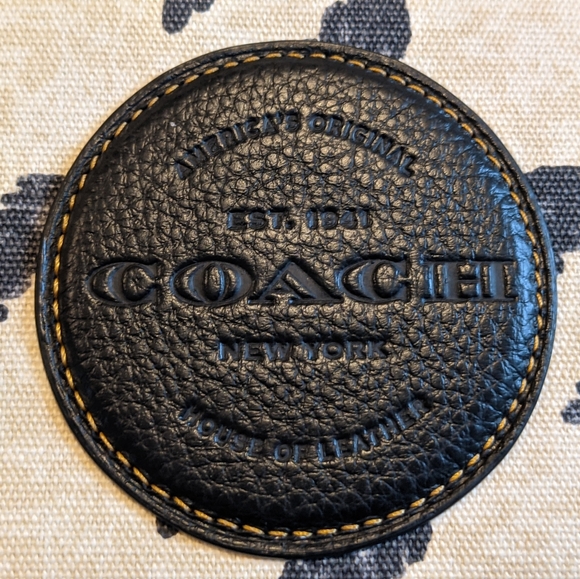 Coach Dempsey Wallet Zip Close With Wristlet Strap NWT - Picture 3 of 5